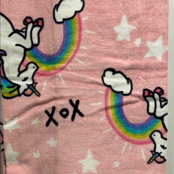 Betsy Johnson Beach Towel Unicorn - Picture 3 of 4
